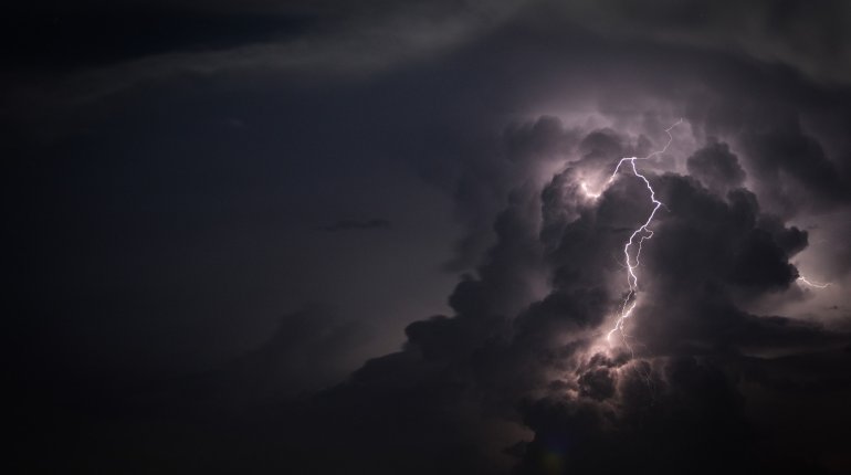 Óriási viharokat, komoly károkat úszott meg Magyarország