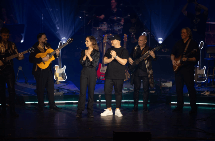 Dupla teltház előtt léptek fel gitárvirtuózok az Erkel Színházban