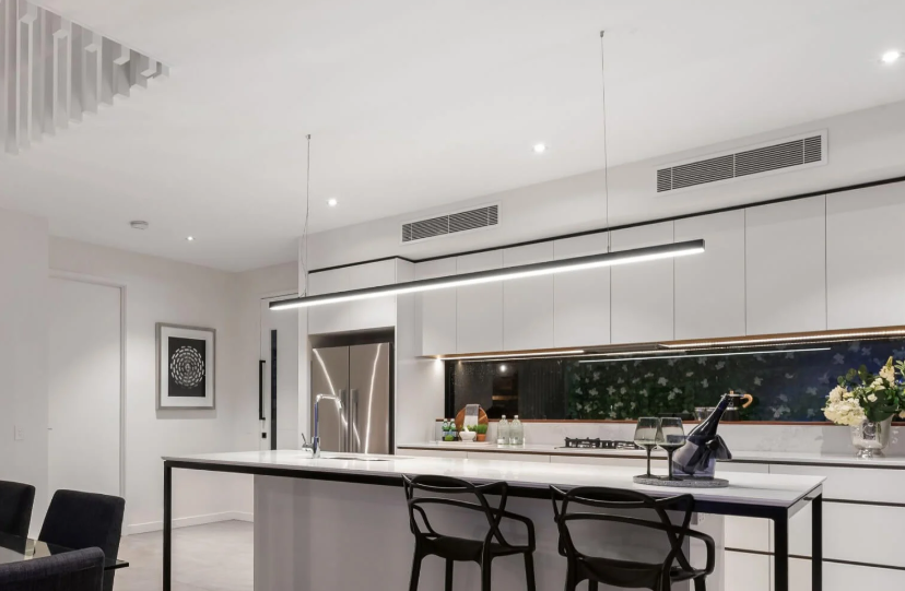 Kényelmes és hatékony hűtő-fűtő megoldás otthonokba, irodákba